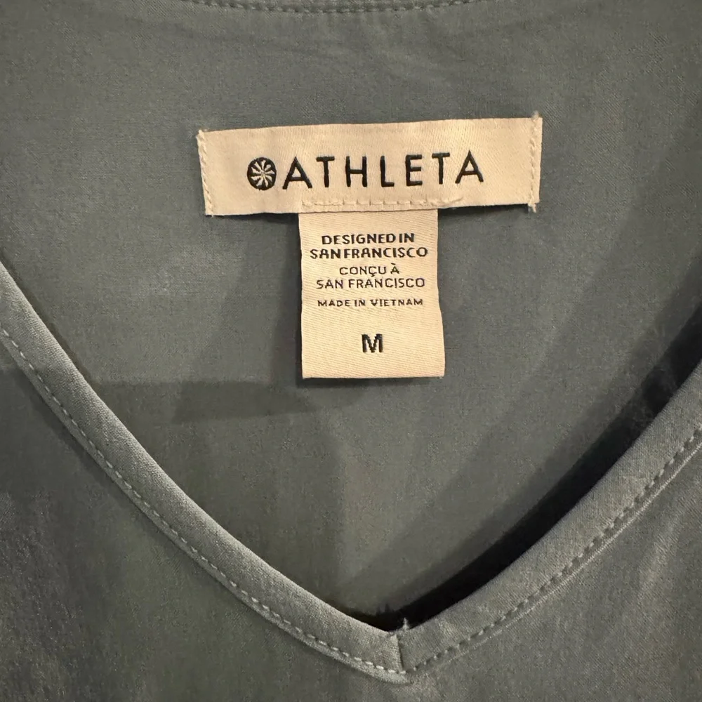 Athleta Shirt Womens Medium Swing Forward Pleated Tank Top Deep Ocean - Picture 4 of 7